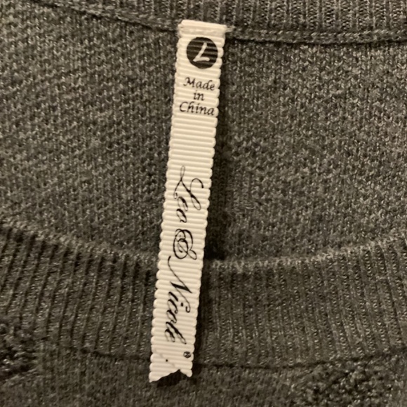 Leo & Nicole sweater size L - Picture 2 of 3